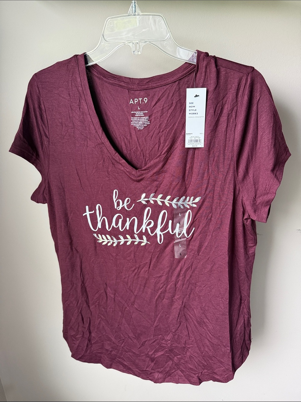 Apt. 9 Women's V-Neck Tee in Wine with White 'Be Thankful' Script